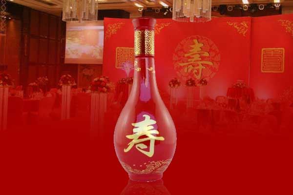 寿宴一般用什么酒?选择寿宴酒定制,让祝福真诚