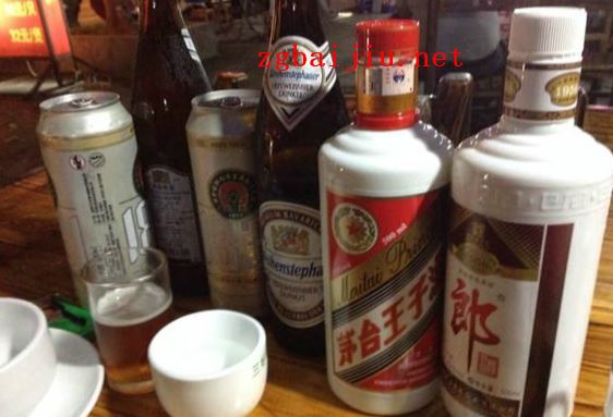 不同品牌酱酒掺一起能喝么,品牌酱酒掺一起的后果