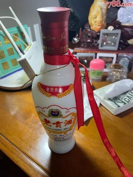 老贡酒浓香型52℃价格,1987年西凤酒52度多少钱一瓶