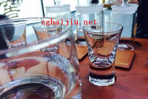 茅台贵宾酒量黑金价格,贵州茅台镇贵宾礼酒52度多少钱