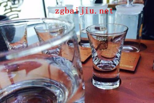高炉家酒金8年价格-高炉家酒43度1979价值多少