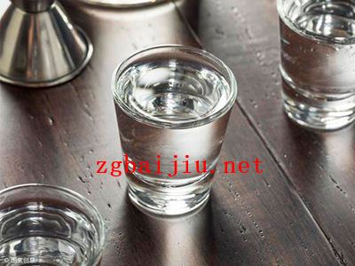 作为白酒招商企业应该怎样做才能在市场上面站稳脚跟