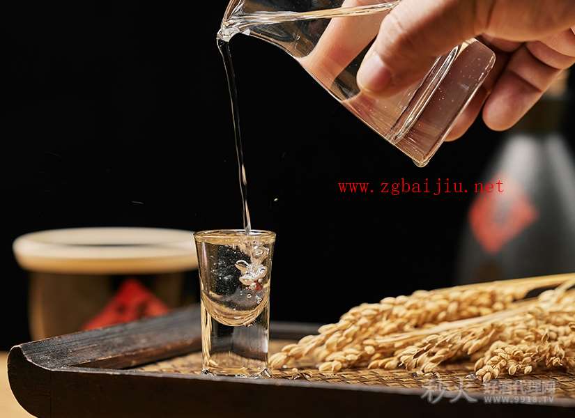 酿造酒和蒸馏酒都经过蒸的过程?有什么不同