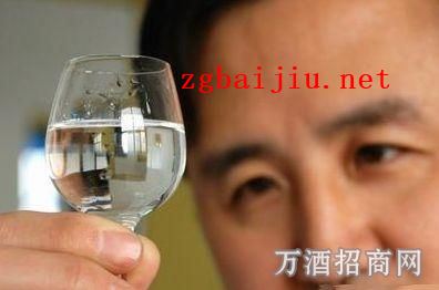 白酒中出现沉淀物是怎么回事?