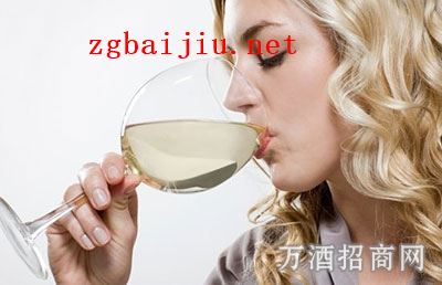 为什么早上不宜喝酒?