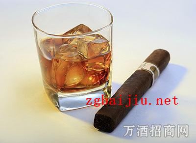 边喝酒边抽烟易患发疾病